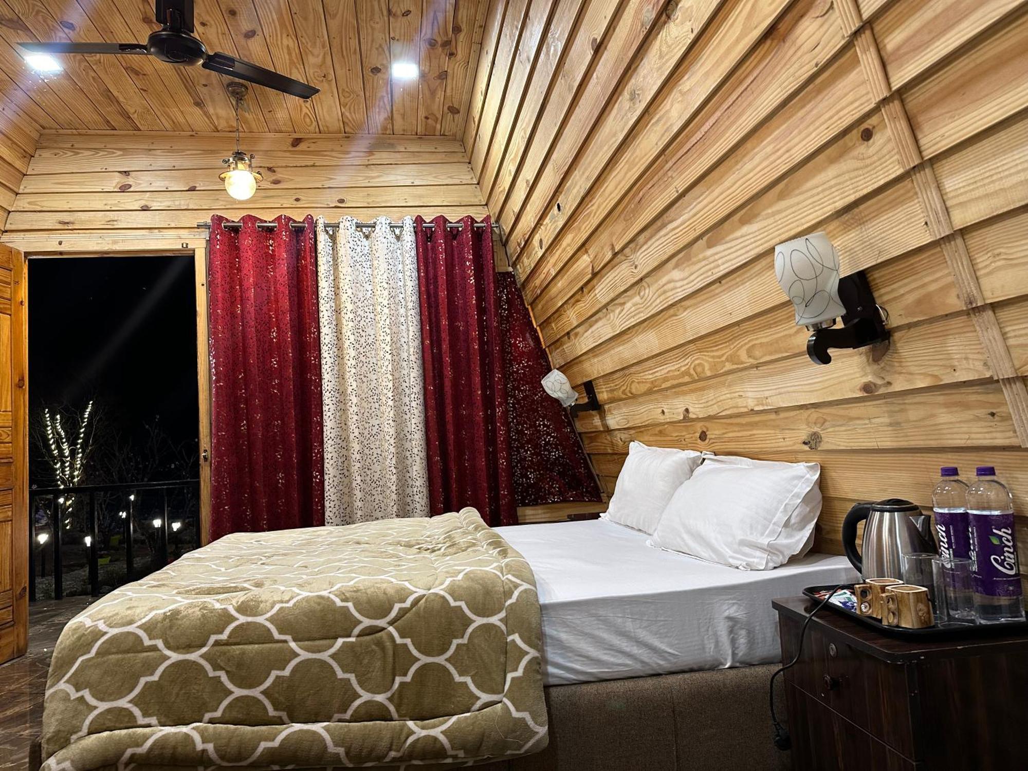 Cabana Riverside Resort - Kainchi Dham 奈尼塔尔 外观 照片