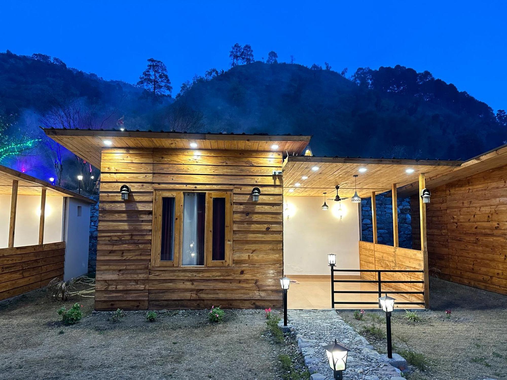Cabana Riverside Resort - Kainchi Dham 奈尼塔尔 外观 照片