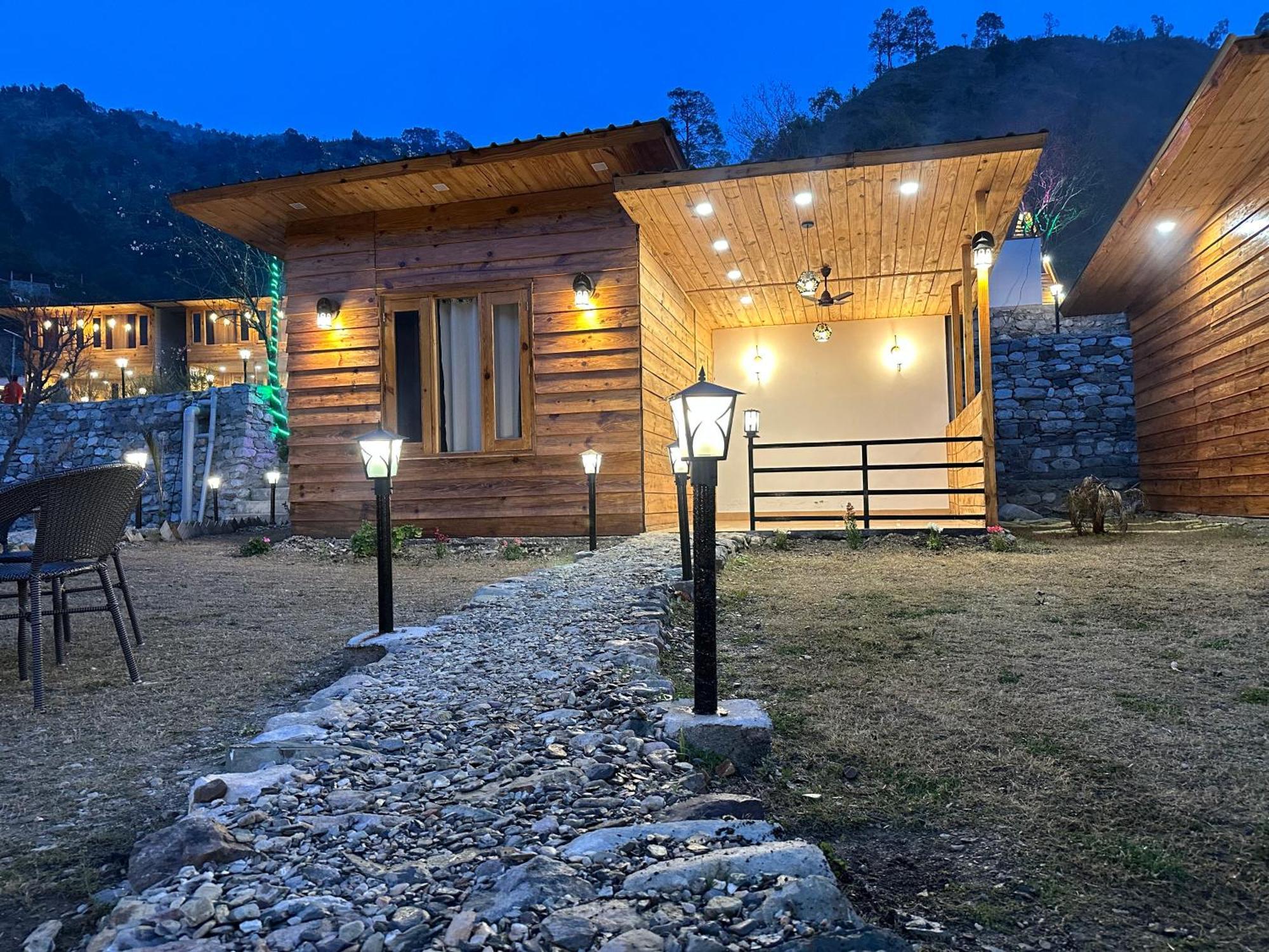 Cabana Riverside Resort - Kainchi Dham 奈尼塔尔 外观 照片