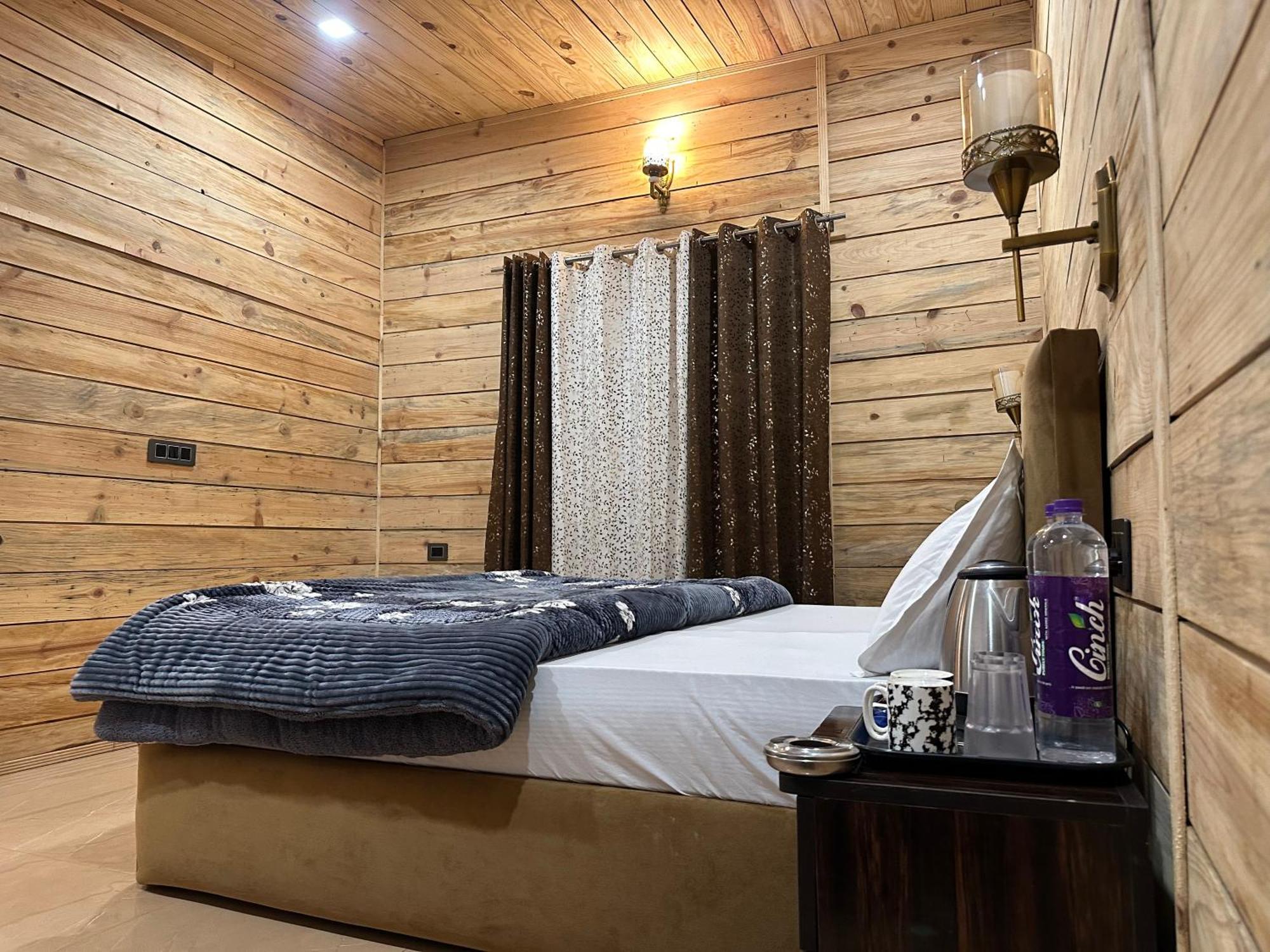 Cabana Riverside Resort - Kainchi Dham 奈尼塔尔 外观 照片