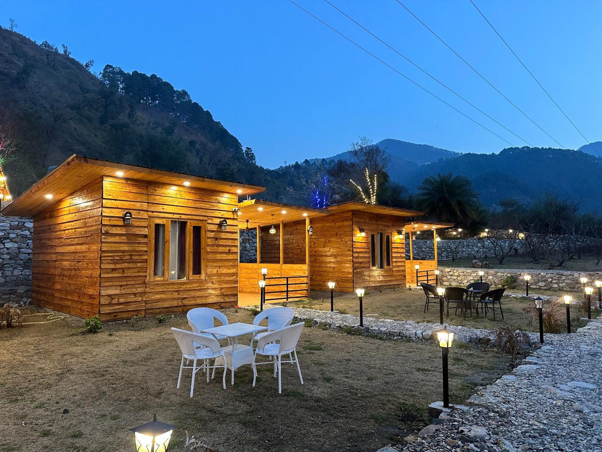 Cabana Riverside Resort - Kainchi Dham 奈尼塔尔 外观 照片