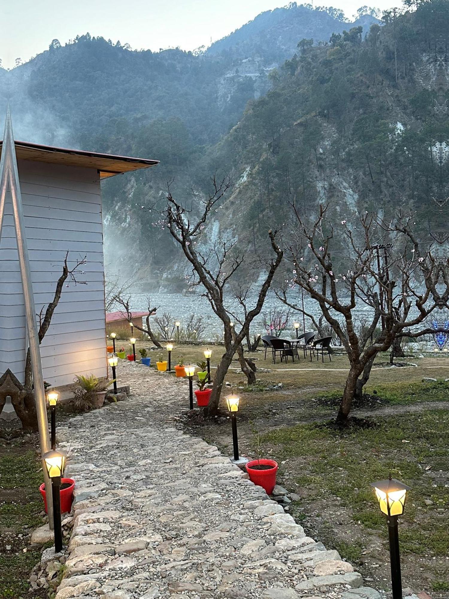 Cabana Riverside Resort - Kainchi Dham 奈尼塔尔 外观 照片