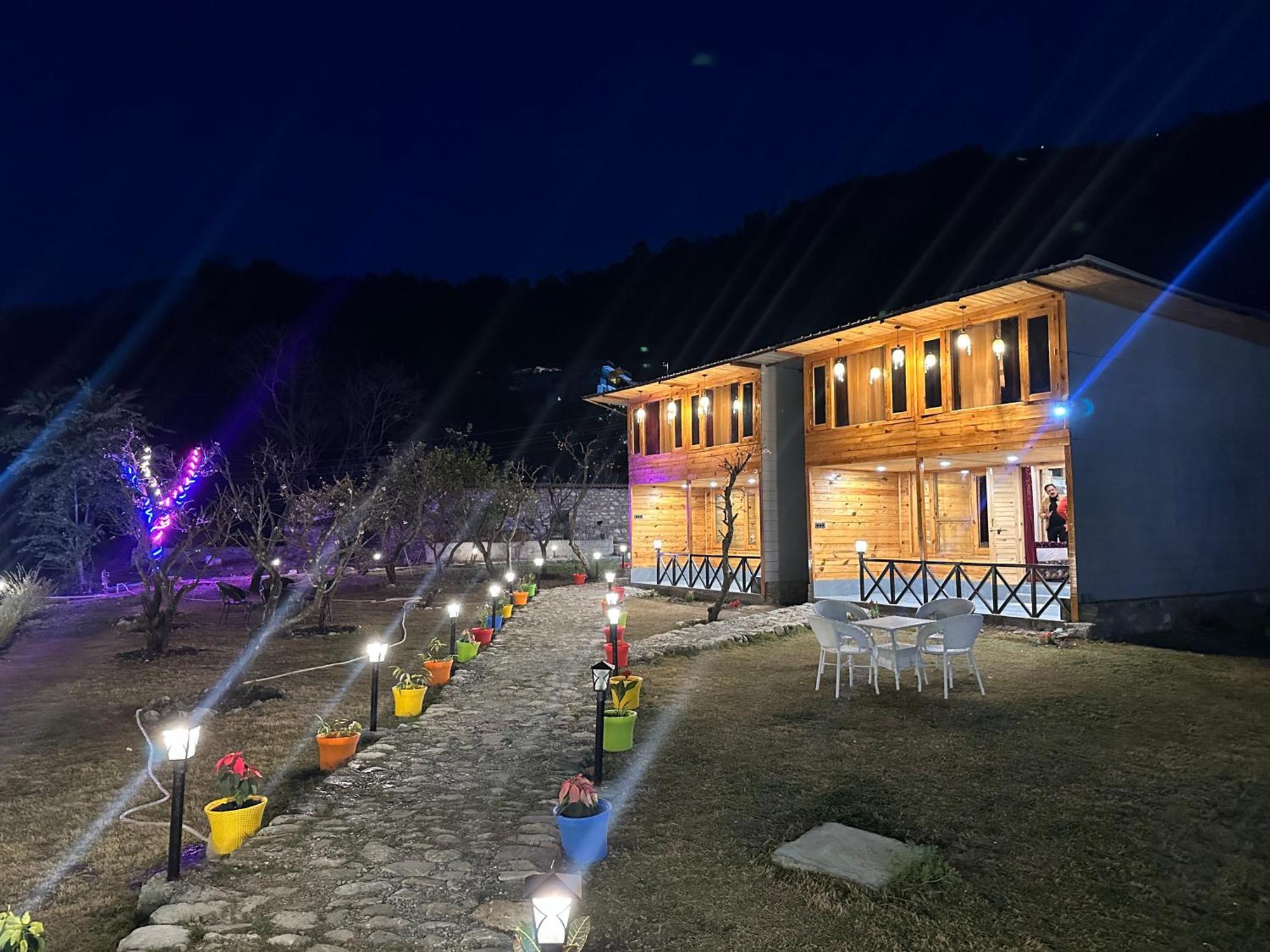 Cabana Riverside Resort - Kainchi Dham 奈尼塔尔 外观 照片