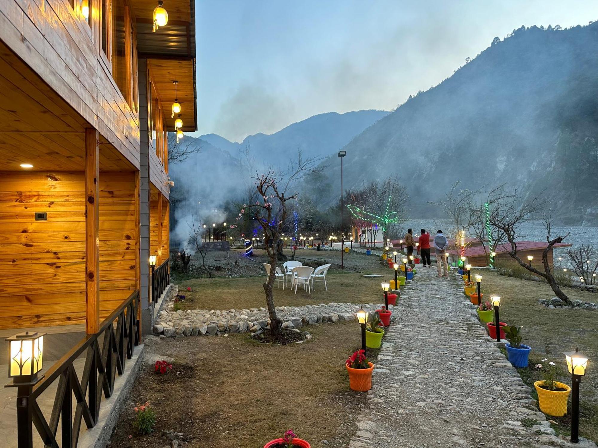 Cabana Riverside Resort - Kainchi Dham 奈尼塔尔 外观 照片