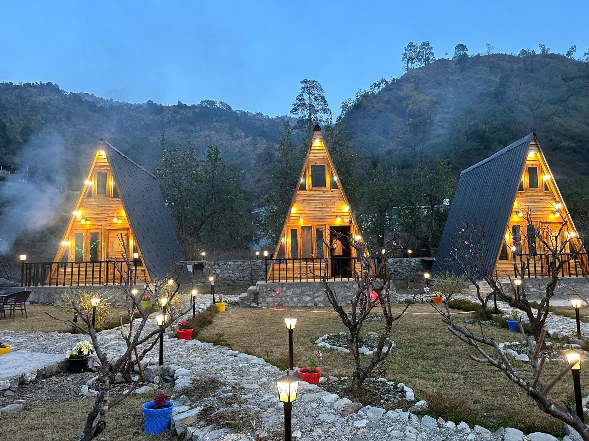Cabana Riverside Resort - Kainchi Dham 奈尼塔尔 外观 照片